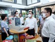 Bí thư Thành uỷ Hà Nội Đinh Tiến Dũng đã tham quan không gian Phố sách Hà Nội, các gian hàng sách.