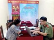 Công an huyện Đầm Hà (Quảng Ninh) làm việc với các cá nhân. (Ảnh: TTXVN phát)