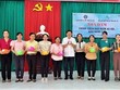 Các hội viên phụ nữ phấn khởi tham gia “Nuôi heo đất tiết kiệm tham gia BHXH tự nguyện” tại tỉnh Bến Tre.