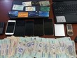 Tang vật một vụ án cá độ bóng đá. (Ảnh: TTXVN phát)