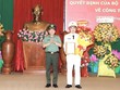 Thiếu tướng Nguyễn Sỹ Quang, Giám đốc Công an tỉnh Đồng Nai trao Quyết định điều động và bổ nhiệm Thượng tá Nguyễn Mạnh Toàn giữ chức Phó Giám đốc Công an tỉnh Đồng Nai. (Ảnh: TTXVN phát)