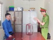 Cơ quan chức năng đọc các Quyết định, Lệnh tố tụng đối với bị can Phạm Văn Nam. Ảnh: Công an Bắc Giang.