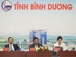 Phó chủ tịch UBND tỉnh Bình Dương ông Mai Hùng Dũng (ngồi giữa) cùng cùng các chuyên gia của WB thảo luận về việc phát triển KCN sinh thái tại Bình Dương.