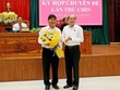 Phó Bí thư Tỉnh ủy, Chủ tịch UBND tỉnh Đắk Lắk Phạm Ngọc Nghị chúc mừng tân Phó Chủ tịch UBND tỉnh Nguyễn Thiên Văn (bên trái).
