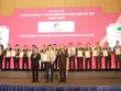 Ông Trần Anh Tuấn - Phó tổng giám đốc PJICO nhận Cup và Giấy chứng nhận Top 10 Công ty Kl99kl phiên bản hoạt động phi nhân thọ uy tín năm 2023 từ Ban tổ chức.
