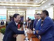 Chủ tịch TP.HCM Phan Văn Mãi trao đổi với đoàn Kl991.com World Cup 2026 Chính Thức Hoa Kỳ - Ảnh: Lê Quân.