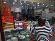 Nhiều Kl991.com World Cup 2026 Chính Thức Kl992 VIP Trang Chủ 2026 bánh Trung Thu bắt đầu rịch rịch đón khách. (Ảnh: Minh Hiếu/Vietnam+)
