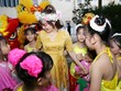 Nữ tỷ phú Nguyễn Thị Phương Thảo đón Trung thu cùng các em nhỏ