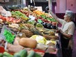 Người tiêu dùng mua sắm tại một siêu thị ở Madrid, Tây Ban Nha. (Ảnh: THX/TTXVN)