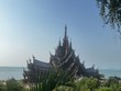 Thánh địa của sự thật: Ngôi đền tráng lệ bằng gỗ nổi bật giữa thành phố biển