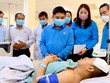 BHXH Đồng Nai thăm hỏi, hỗ trợ các nạn nhân trong vụ nổ lò hơi.