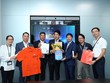 Nhân viên thứ 80.000 của FPT - anh Matsuyama Yutaro (thứ tư từ trái sang), sinh năm 1991, làm việc tại FPT Japan.