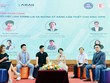 Các chuyên gia thảo luận và trả lời những câu hỏi trực tiếp tại hội trường của các bạn sinh viên.