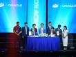 Ông Đào Hồng Giang - Phó Chủ tịch Điều hành kiêm Giám đốc Khối Kl991.com nạp rút nhanh - Link Vào Nhà Cái KL99 COM Tặng +199k, FPT IS, Kl994 game bài casino hấp dẫn FPT và ông Mark Atherton – Giám đốc toàn cầu Giải pháp phân tích dịch vụ Kl991.com nạp rút nhanh và quản lý tuân thủ Oracle đại diện ký kết