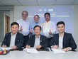 Đại diện FPT, CYCU và FCC Partners Inc ký kết hợp tác.