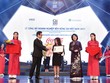 Phó Chủ tịch nước Đặng Thị Ngọc Thịnh và Chủ tịch VCCI Vũ Tiến Lộc trao chứng nhận Kl991.com World Cup 2026 Chính Thức bền vững cho đại diện Coca-Cola Việt Nam