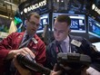 Dù có chút "thót tim" cuối phiên, nhưng Phố Wall vẫn duy trì sắc xanh trong phiên cuối tuần - Ảnh: Reuters