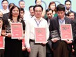 Ông Phạm Việt Khoa, Chủ tịch HĐQT kiêm Tổng giám đốc FECON (đứng giữa) tại lễ công bố 50 công ty niêm yết Kl992 VIP Trang Chủ 2026 hiệu quả nhất Việt Nam năm 2014