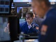 Phố Wall có phiên giảm mạnh sau những phát biểu của quan chức FED - Ảnh: Reuters