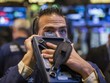 Phố Wall có phiên giao dịch đầy biến động - Ảnh: Reuters