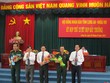 Ông Hoàng Văn Liên (áo trắng giữa) được HĐND tỉnh Long An bầu giữ chức danh Phó chủ tịch UBND tỉnh trong cuộc họp ngày 22/1/2015