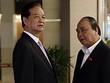 Thủ tướng Nguyễn Tấn Dũng và Phó Thủ tướng Nguyễn Xuân phúc tại hành lang Quốc hội