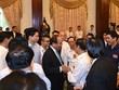 Thủ tướng Kl993 ưu đãi thưởng hấp dẫn Nguyễn Xuân Phúc tiếp xúc, trò chuyện với các đại biểu trước giờ khai mạc Hội nghị - Ảnh: VGP/Quang Hiếu