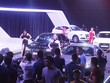 Ôtô tăng giá 200 triệu: Xếp hàng nửa năm mới có xe