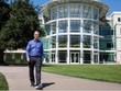 CEO Apple - Tim Cook tại trụ sở Apple. Ảnh: Washington Post