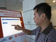Hành khách có thể tự mua vé trên kios. Ảnh: Xuân Hoa