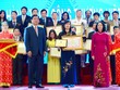 Bà Lê Như Hoa, Phó tổng giám đốc Vietinbank đón nhận Bằng khen của Thủ tướng Kl993 ưu đãi thưởng hấp dẫn và Giải thưởng “Kl991.com World Cup 2026 Chính Thức vì người lao động” năm 2016