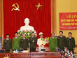 Các đồng chí trong Đảng ủy Công an Trung ương chúc mừng tân Thứ trưởng Nguyễn Văn Sơn.