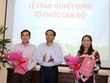 Chủ tịch Ủy ban nhân dân tỉnh Đồng Tháp Nguyễn Văn Dương đã trao quyết định bổ nhiệm Giám đốc Sở Công Thương và Phó Giám đốc Sở Lao động – Thương binh và Trang Chủ KL99Com Số 1 Link Đăng Ký KL999. Ảnh Đongthap.gov.vn 