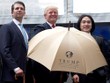 Ông Donald Trump (giữa) xuất hiện cùng con trai Donald Jr (trái) và nhà phát triển Web Tổng Nhà Cái 99Kl99 Giải Trí Bậc Nhất người Malaysia Tiah Joo Kim hồi năm 2013. Ảnh: Canadian Press