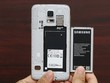 Số smartphone có thiết kế pin tháo rời ngày càng ít.
