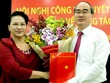 Chủ tịch Quốc hội Nguyễn Thị Kim Ngân trao quyết định cho ông Nguyễn Thiện Nhân. Ảnh:T.L
