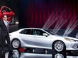 Ông Akio Toyoda, chủ tịch kiêmCEO Toyota phát biểu trong lần ra mắt Camry thế hệ mới tại triển lãm Detroit 2017. Ảnh:AFP.