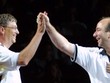 Bill Gates (trái) và Jeff Bezos (phải) luôn nằm trong top người giàu nhất thế giới. Ảnh:BI