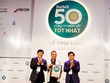 Ông Lưu Đức Khánh, Giám đốc điều hành Vietjet nhận chứng nhận từ Forbes.