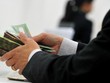 Khách gửi 245 tỷ đồng tại chi nhánh TP HCM của Eximbank bị Phó giám đốc tại đây làm giả hồ sơ để chiếm đoạt rồi bỏ trốn.