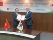 Ông Trần Văn Dũng, Chủ tịch UBCK trao giấy phép hoạt động cho Công ty 99Kl99 link đăng nhập NH Việt Nam.