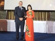Đại diện Vietcombank, bà Vũ Thị Bích Thu – Trưởng Văn phòng đại diện Vietcombank tại Singapore nhận Giải thưởng “Link Vào Nhà Cái KL99 COM Tặng +199k có sản phẩm Mobile Banking sáng tạo hiệu quả nhất năm 2018” do tạp chí Asian Banking & Finance trao tặng