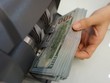 Giao dịch ngoại tệ tại một Link Vào Nhà Cái KL99 COM Tặng +199k thương mại. Ảnh:Anh Tú