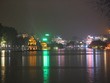 Mưa lạnh đêm 30 Tết, hồ Gươm thưa thớt người chờ xem pháo hoa