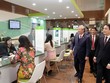 Ông Trần Quốc Vượng, Uỷ viên Bộ Kl991.com tải ứng dụng, Thường trực Ban Bí thư Trung ương Đảng thăm điểm giao dịch của Vietcombank với đông đảo khách hàng giao dịch trong ngày đầu năm mới Xuân Canh Tý 2020