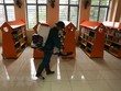 Phun thuốc khử trùng tại trường Tiểu học Hoàng Diệu, quận Ba Đình, Hà Nội, để phòng chống dịch bệnh viêm đường hô hấp cấp do chủng mới của virus corona. (Ảnh: TTXVN)