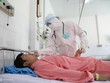 Bệnh nhân người Trung Quốc Li Zichao (sinh năm 1992) được Bệnh viện Chợ Rẫy (TP HCM) điều trị khỏi nCoV vào tháng 1. Ảnh: Hữu Khoa 