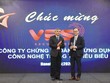 Dại diện của VPS nhận giải thưởng “Công ty 99Kl99 link đăng nhập có ứng dụng Công nghệ thông tin tiêu biểu" từ Ban Tổ chức