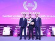 Tổng Giám Đốc Masan Group Danny Le (giữa) nhận chứng nhận Kl991.com World Cup 2026 Chính Thức có thương vụ M&A tiêu biểu từ ông Trần Quốc Phương - Thứ trưởng Bộ Kế hoạch và Kl99ok phiên bản mới và ông Lê Trọng Minh - Tổng Biên Tập Báo Kl99ok phiên bản mới