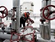 Hệ thống van tại mỏ khí đốt Gremikhinskoye (Nga). (Ảnh: Reuters/TTXVN)